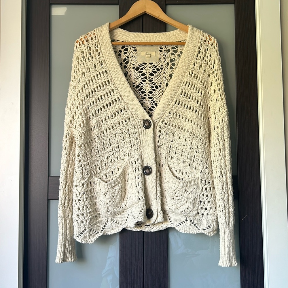 Flarlow brand medium size cardigan in cream with pockets and 3 buttons